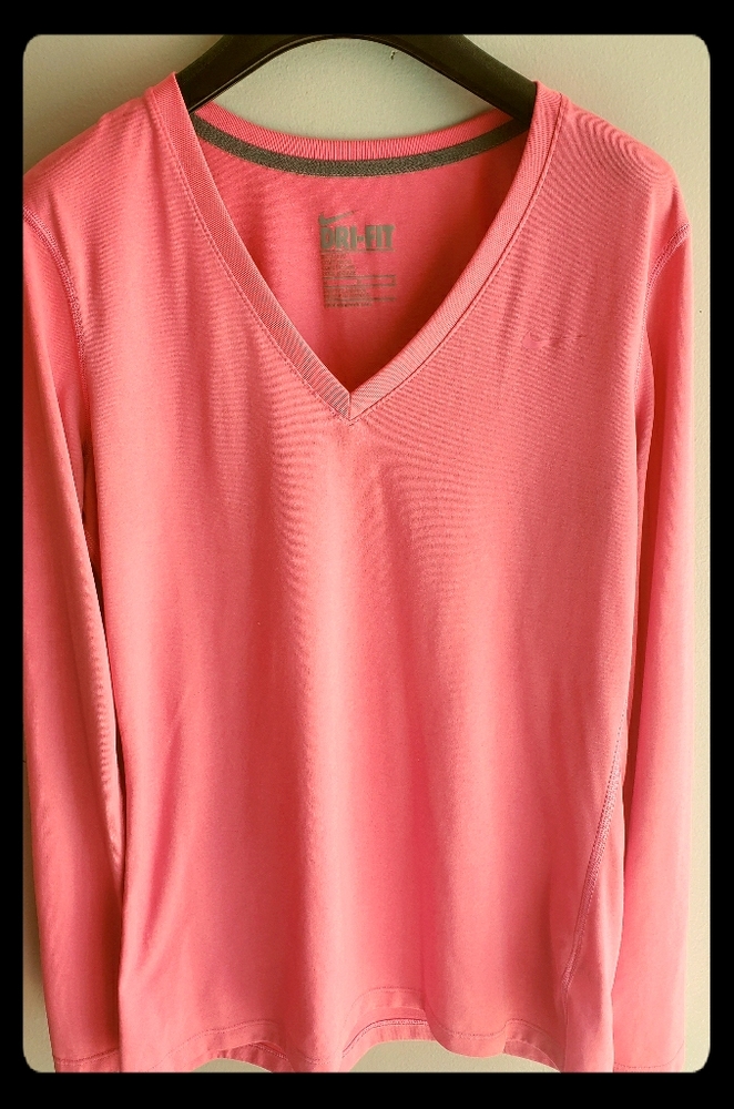 Sale💖Nike Dri Fit Top